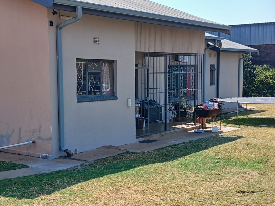 3 Bedroom Property for Sale in Mid Town North West